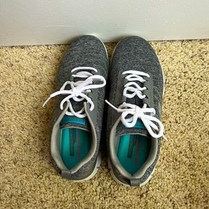 SKECHERS - GRAY - WOMENS SIZE 7